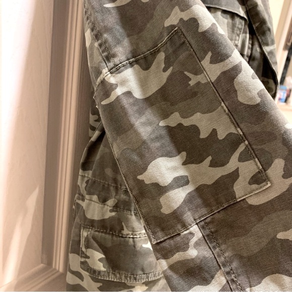 Universal Thread Camo Jacket - Picture 5 of 7